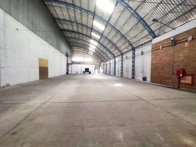 Nave industrial en Venta en Calle Torredonjimeno en Renfe - Bulevar 1ª y 2ª Fase