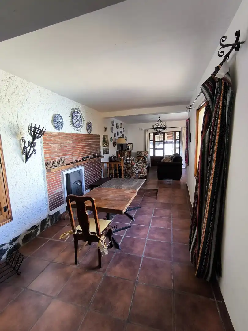 Sala d'estar de Casa o xalet en venda en Baños de la Encina amb Aire condicionat, Jardí privat i Terrassa