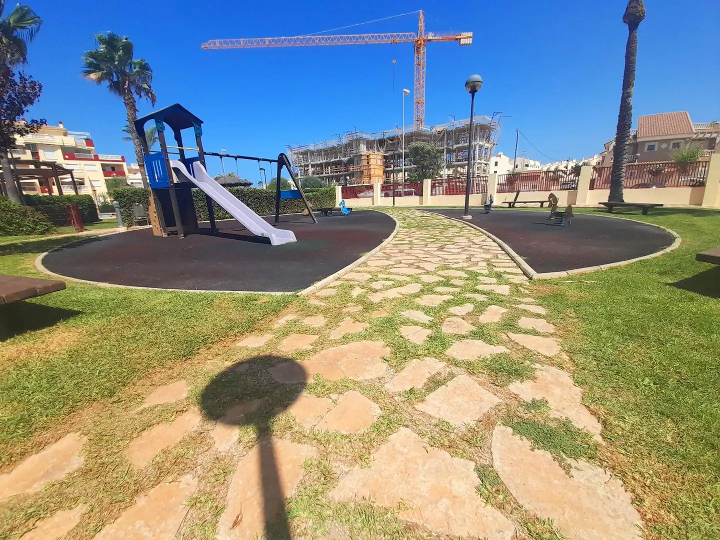 Parkplatz von Wohnungen zur Miete in Dénia mit Klimaanlage, Heizung und Privatgarten