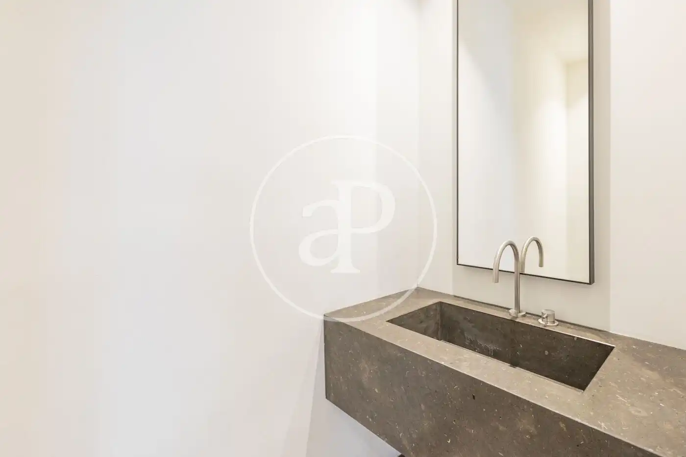 Badezimmer von Wohnung zur Miete in Madrid mit Klimaanlage, Heizung und Möbliert