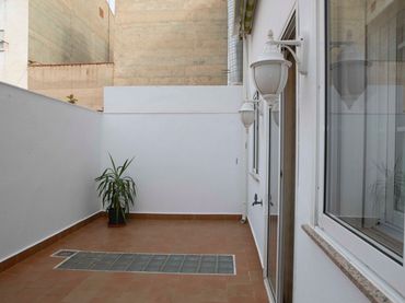 Terraced house with balcony for sale in hermanos pinzón