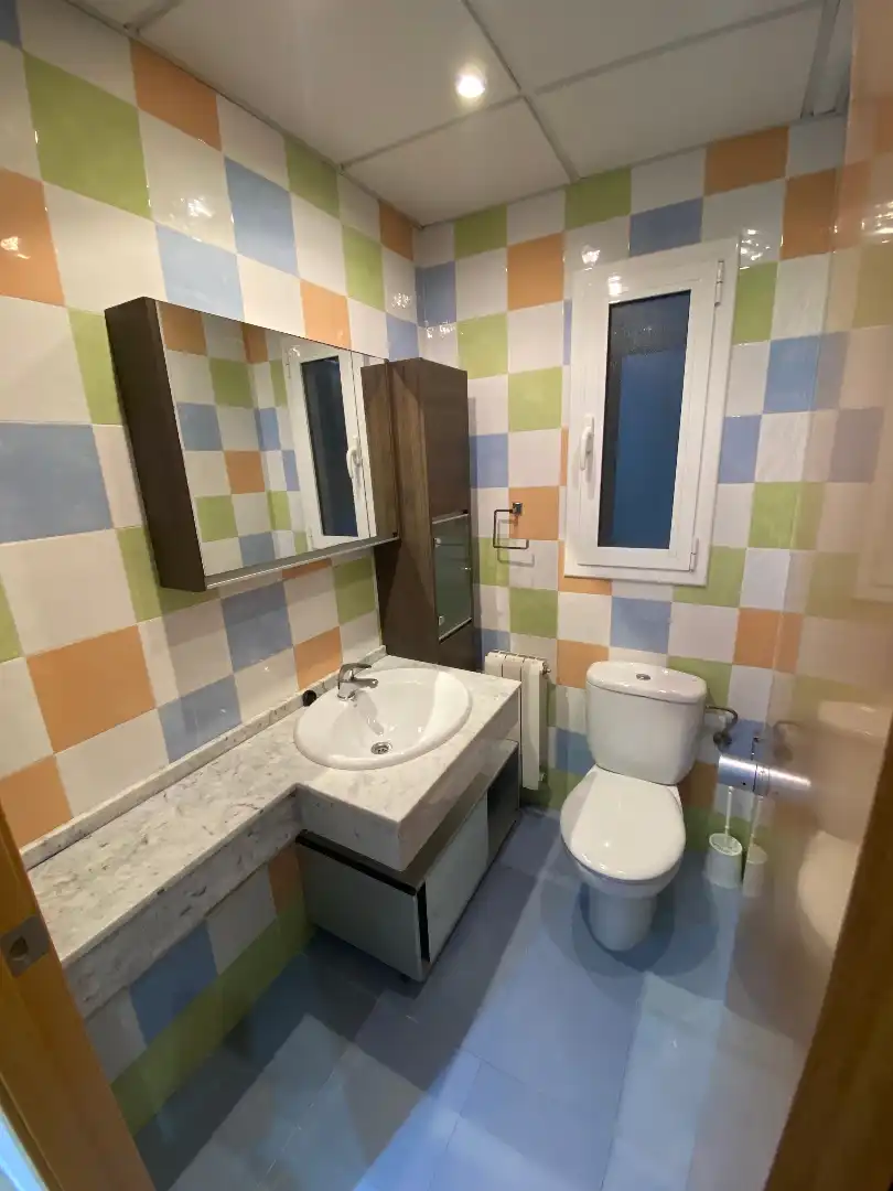 Baño de Piso en venta en Tarragona con Aire acondicionado, Calefacción y Amueblado