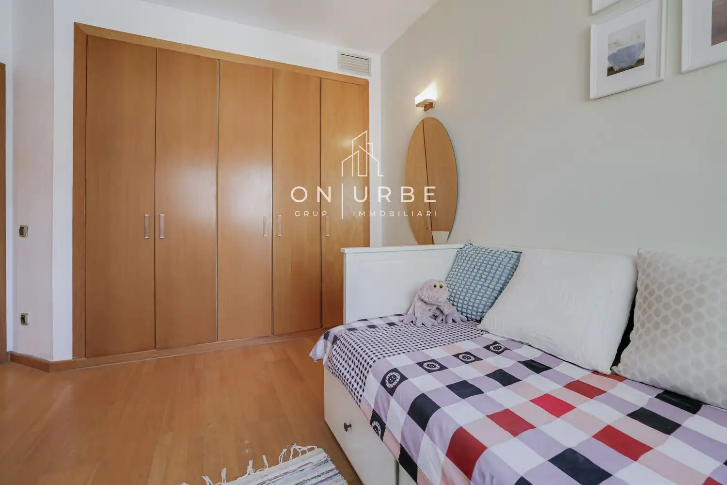 Schlafzimmer von Wohnung zum Verkauf in Barcelona mit Klimaanlage, Terrasse und Abstellraum