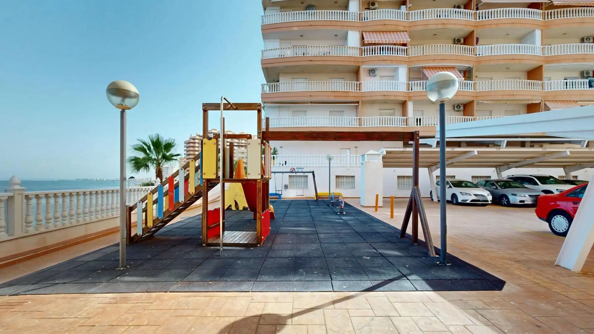 Vista exterior de Pis en venda en La Manga del Mar Menor amb Aire condicionat, Calefacció i Terrassa