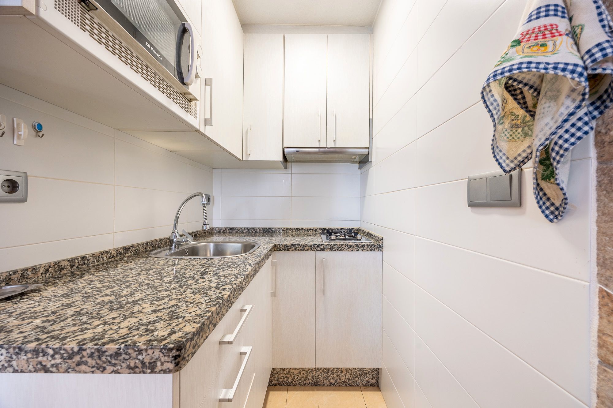 Kitchen of Apartment for sale in Benidorm  with Swimming Pool, Furnished and Community pool