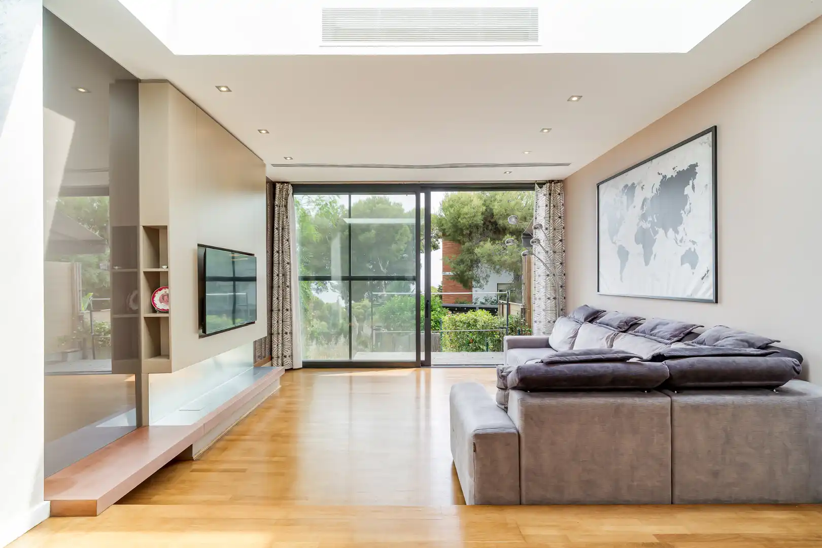 Sala de estar de Casa adosada en venta en Castelldefels con Aire acondicionado, Calefacción y Parquet