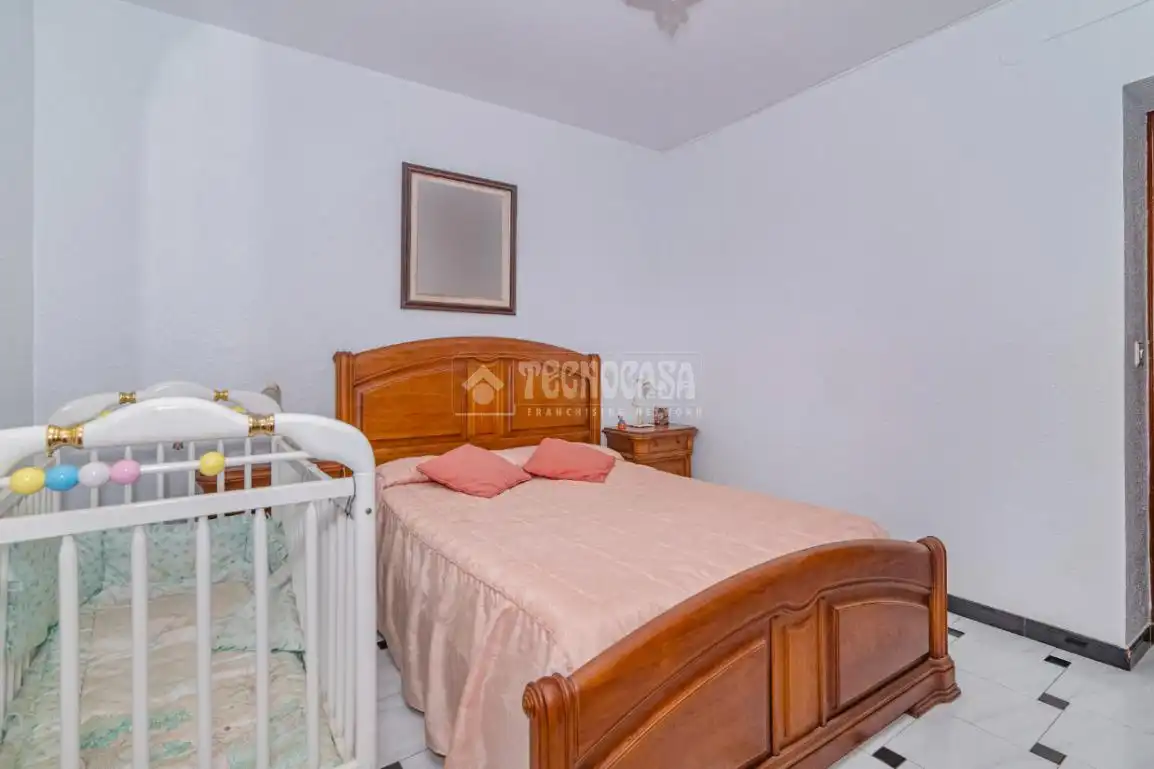 Habitación de Casa adosada en venta en Rute con Terraza y Balcón