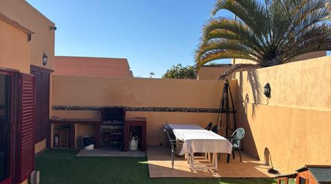 Foto 2 de Casa adosada en venta en Corralejo, La Oliva