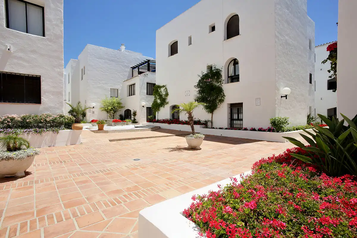 Terrasse von Erdgeschoss zur Miete in Marbella mit Klimaanlage, Terrasse und Schwimmbad