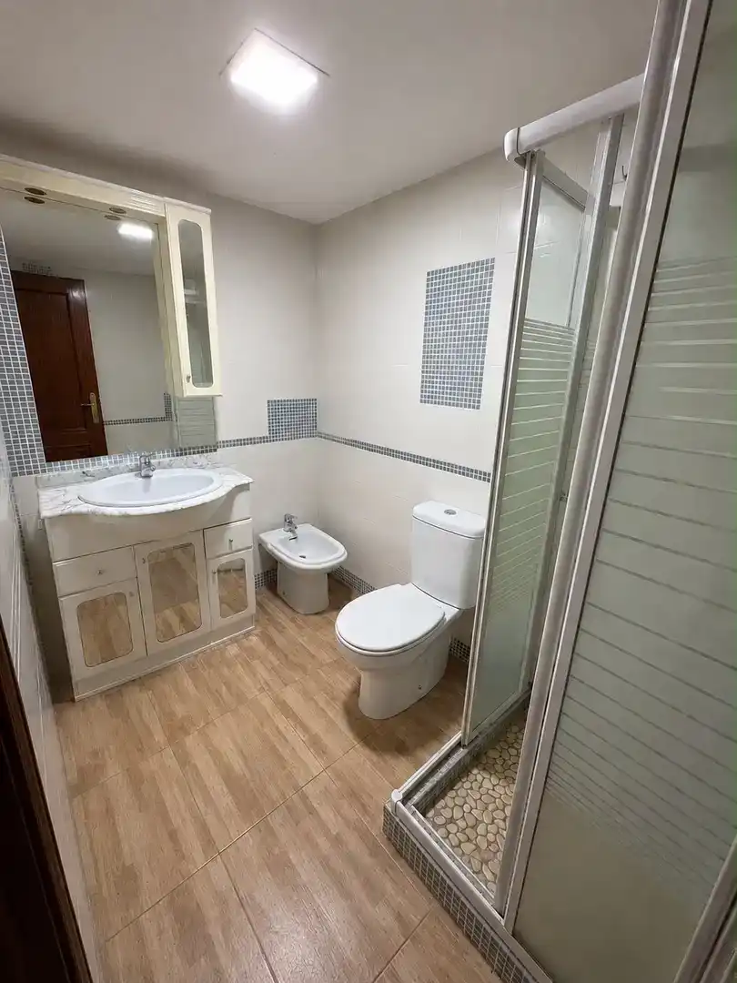 Baño de Casa o chalet en venta en Ocaña con Jardín privado, Parquet y Piscina