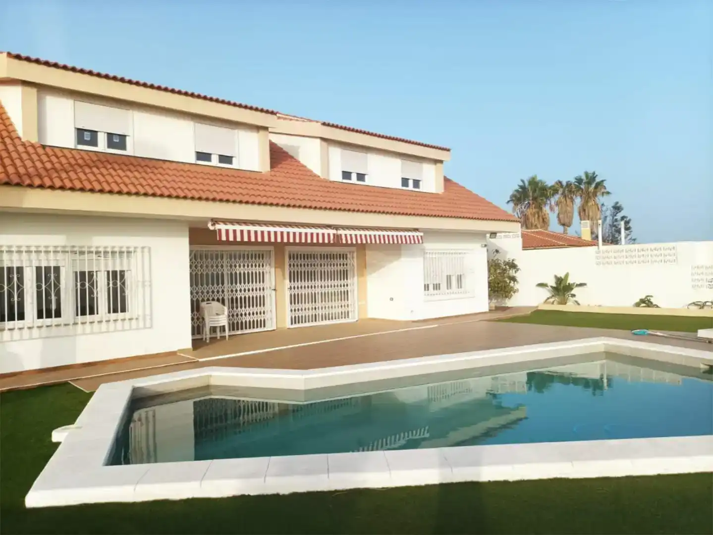 Vista exterior de Casa o xalet de lloguer en El Rosario amb Piscina i Balcó