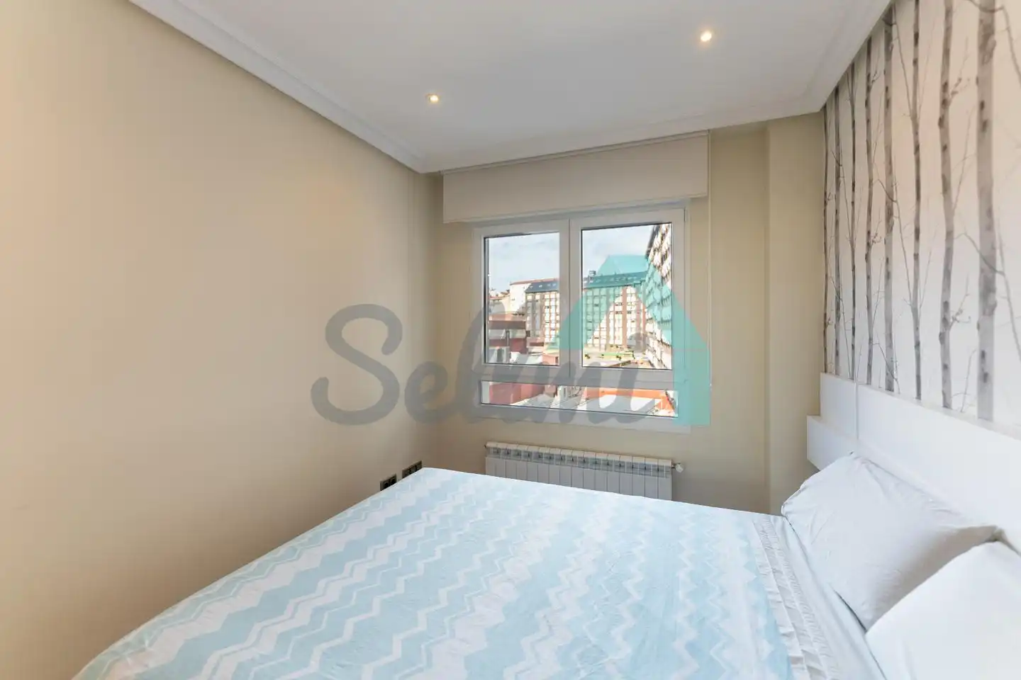 Bedroom of Flat for rent in Oviedo   with Heating, Parquet flooring and Furnished