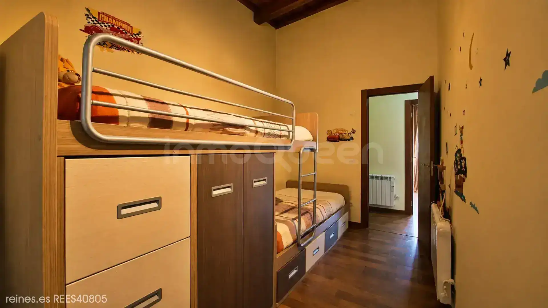 Habitación de Casa adosada en venta en Val de San Vicente  con Jardín privado, Terraza y Amueblado