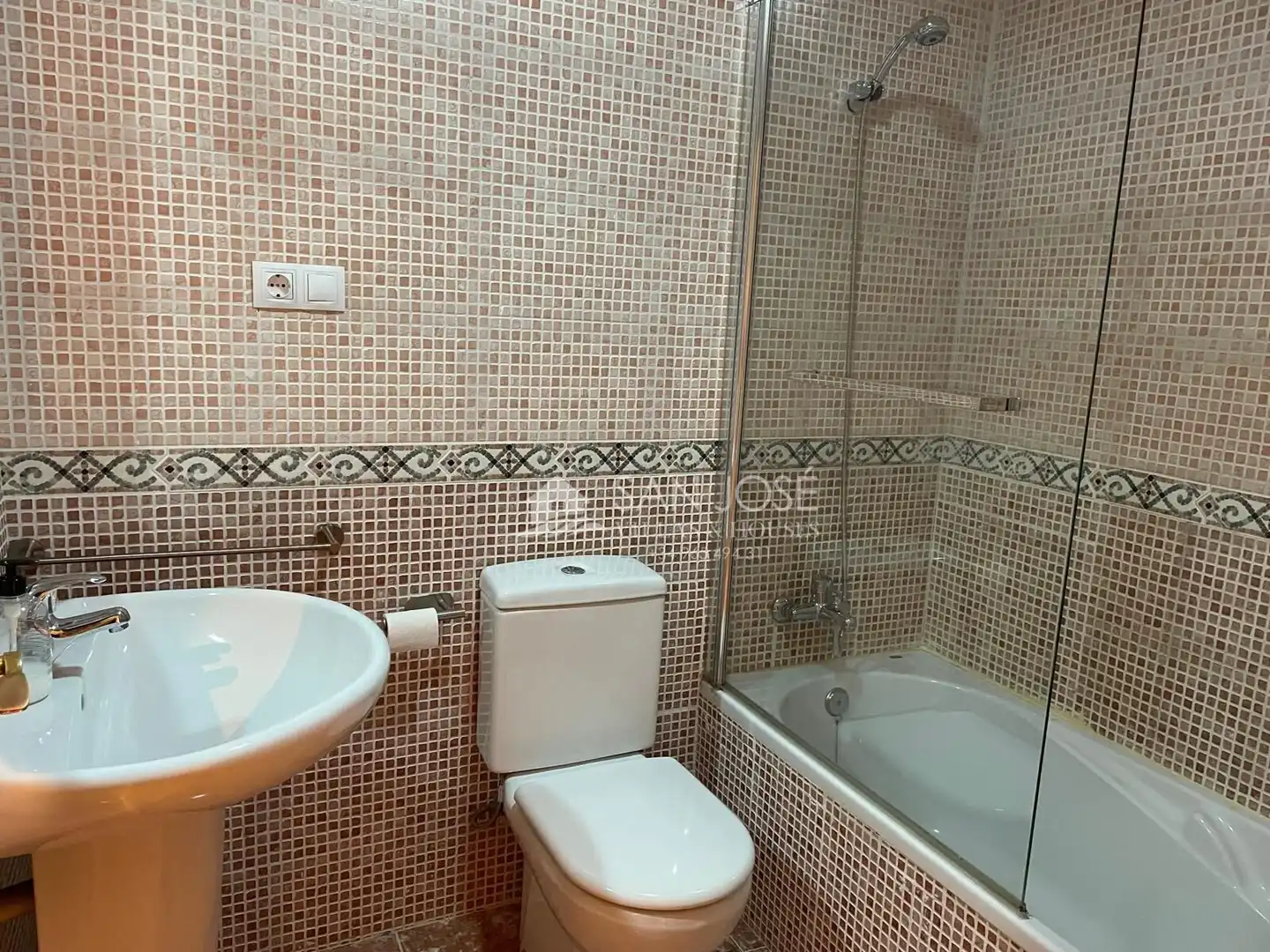 Bathroom of Attic for sale in El Pinós / Pinoso  with Furnished, Balcony and Community pool