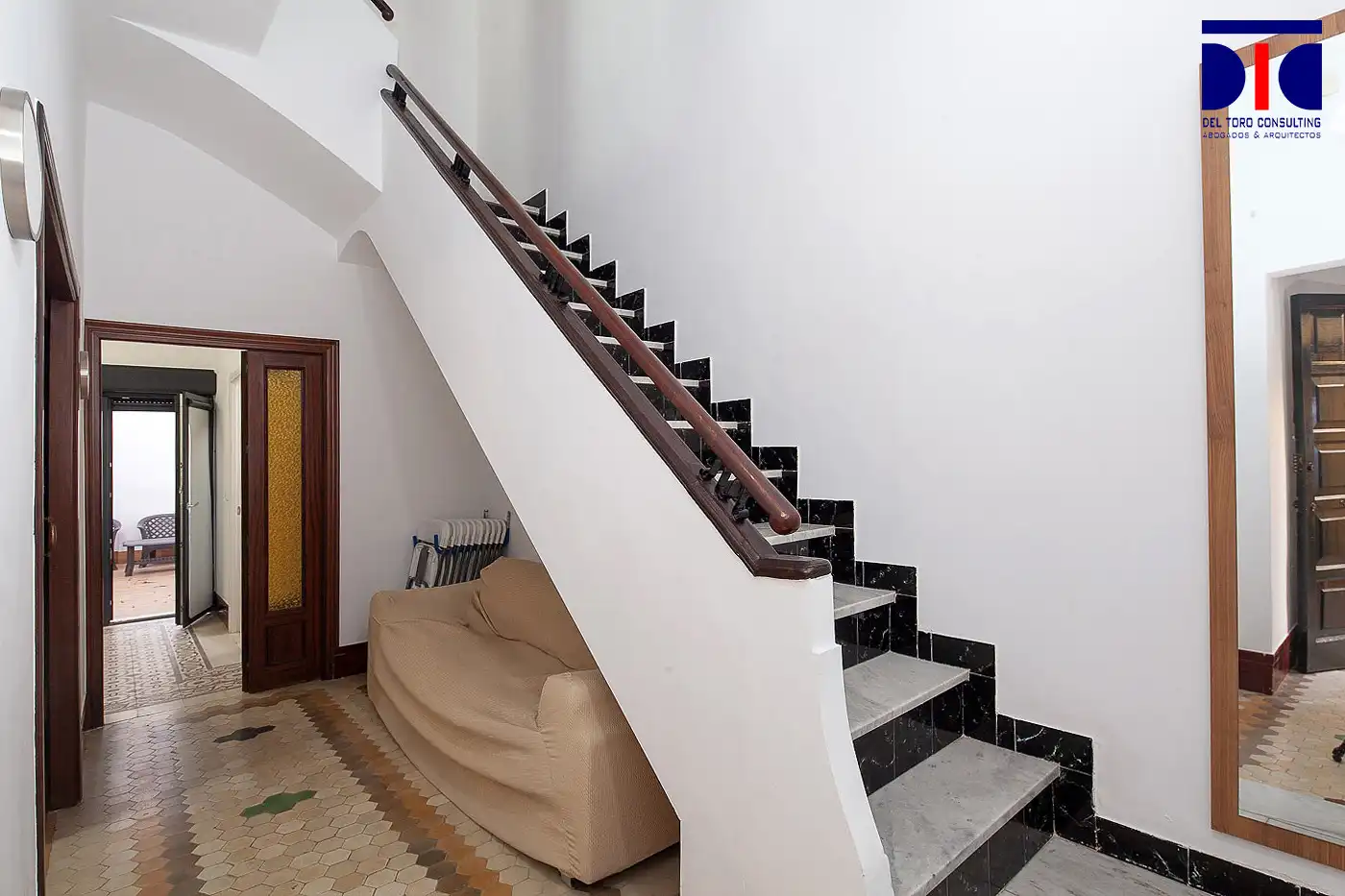 Detached homes for sale in Sevilla  with Air Conditioner, Heating and Furnished