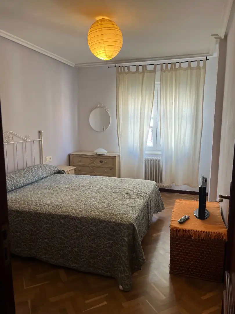 Habitación de Apartamento de alquiler en Salamanca con Calefacción, Parquet y Amueblado