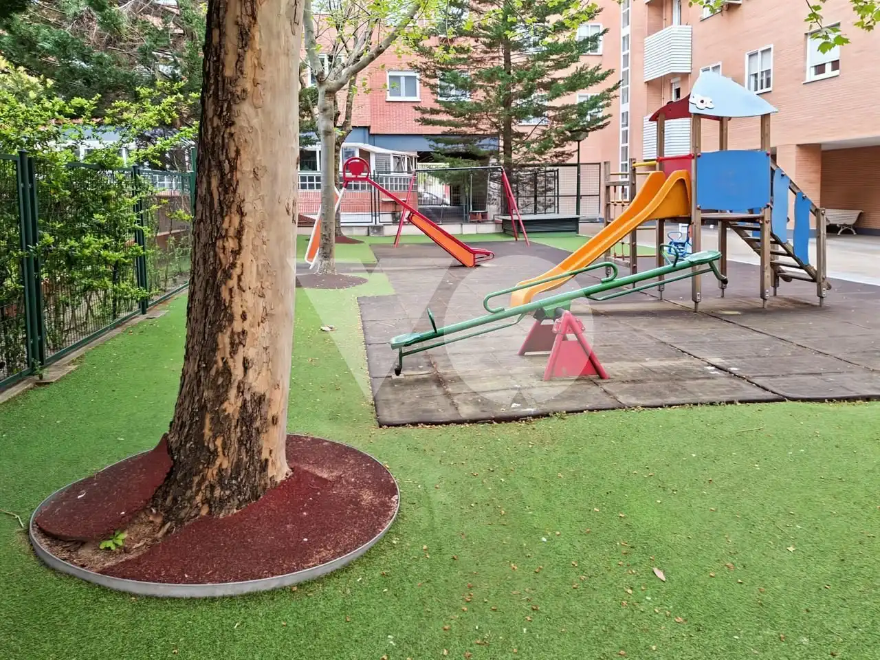 Außenansicht von Wohnung zum Verkauf in Madrid mit Klimaanlage, Heizung und Gemeinschaftspool
