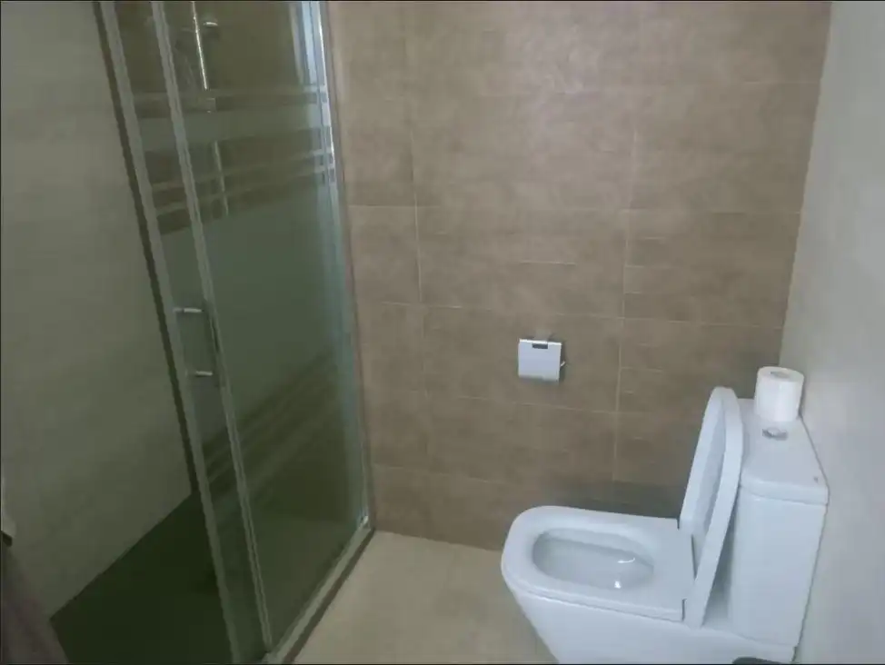 Baño de Ático de alquiler en Sevilla con Aire acondicionado, Terraza y Amueblado