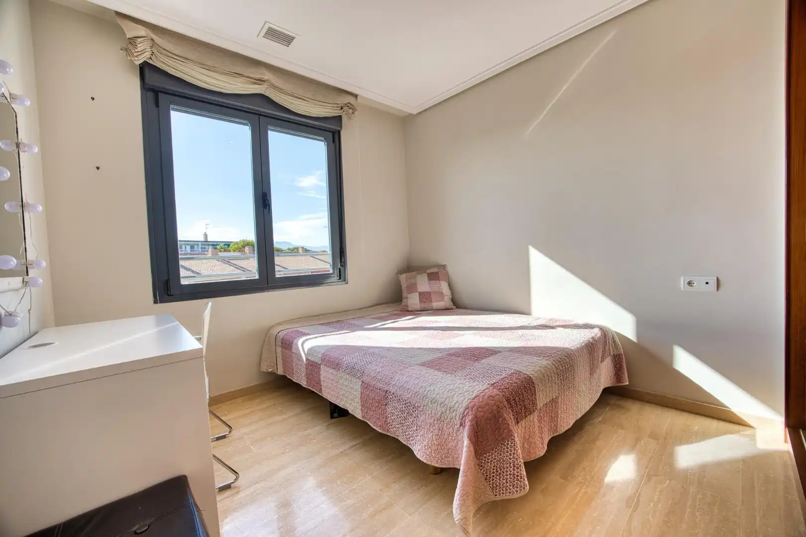 Dormitori de Pis en venda en El Campello amb Aire condicionat, Jardí privat i Terrassa