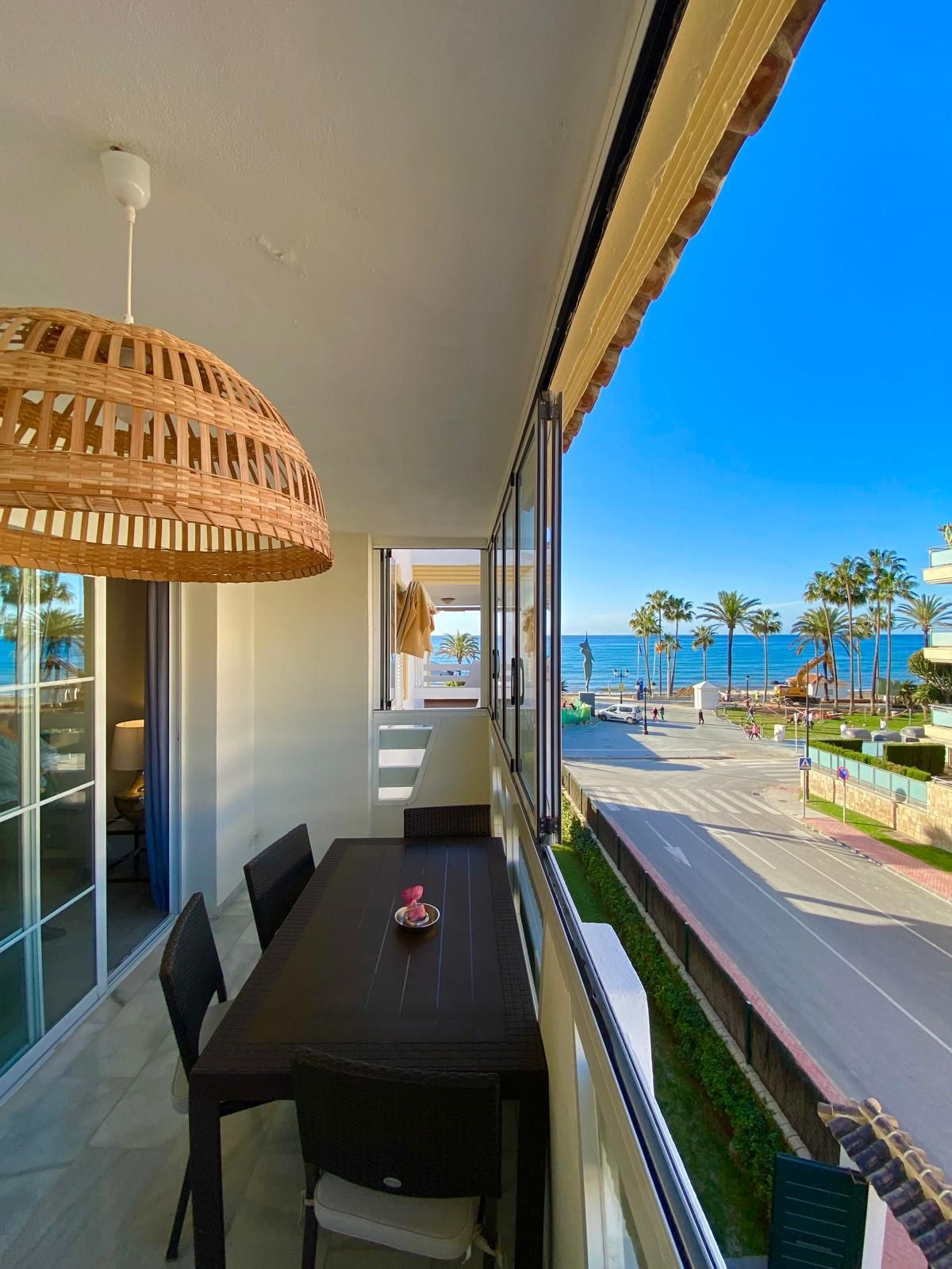 Dormitori de Apartament de lloguer en Marbella amb Aire condicionat, Moblat i Balcó