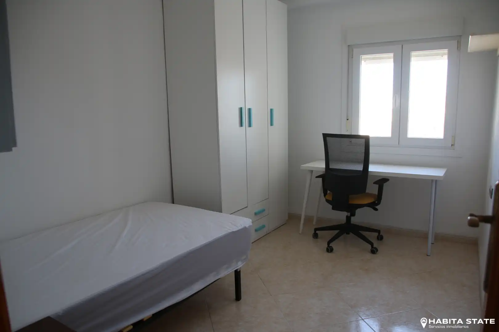 Bedroom of Flat for rent in Almería  with Air Conditioner, Terrace and Furnished