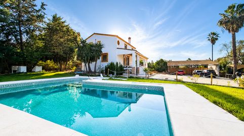 CHALET INDEPENDIENTE CON 3000 M2 DE PARCELA CON PISCINA PRIVADA
