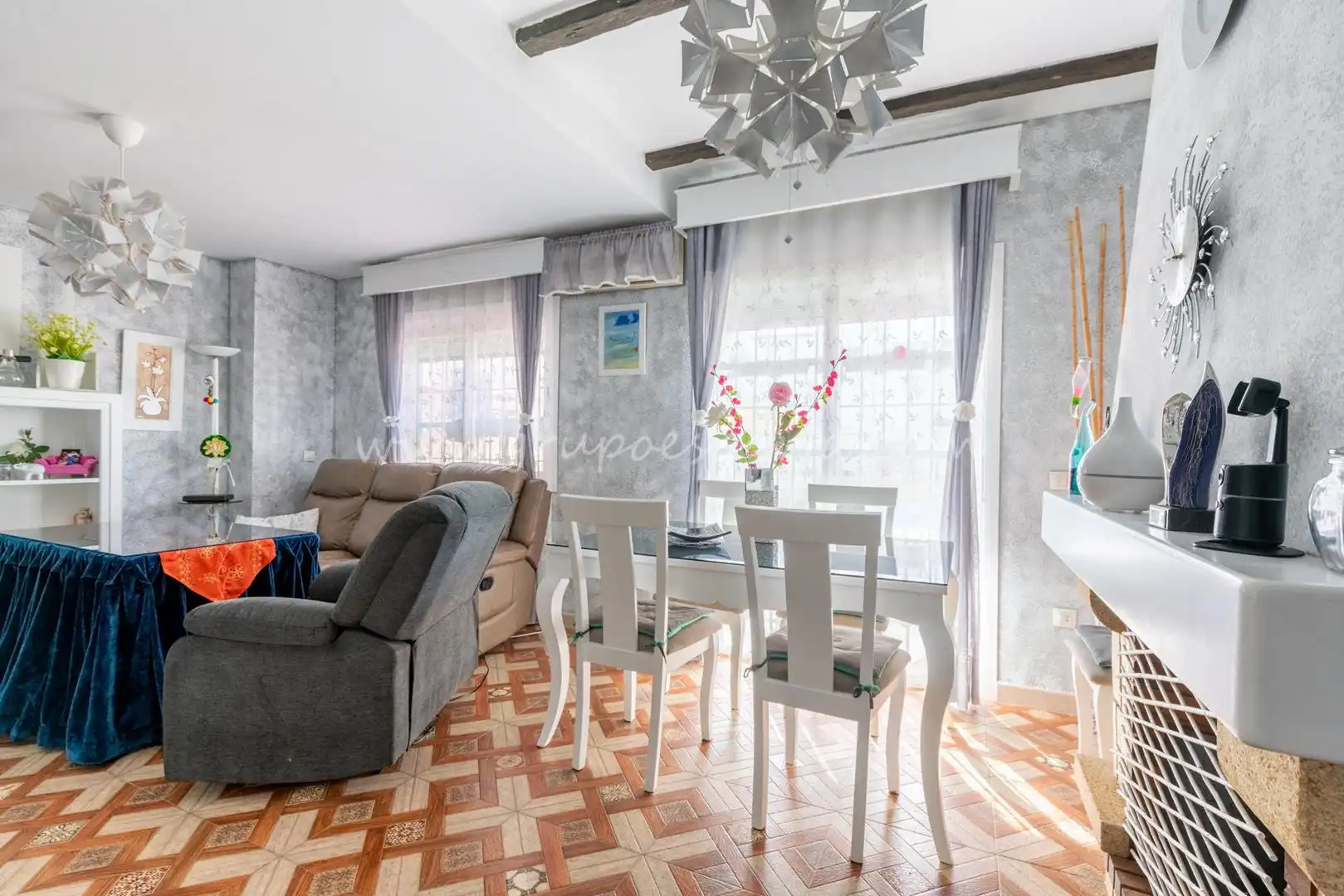 Sala d'estar de Casa adosada en venda en Huévar del Aljarafe amb Aire condicionat, Jardí privat i Traster