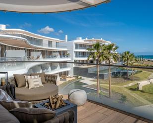 Terrassa de Apartament en venda en Estepona amb Aire condicionat, Terrassa i Piscina