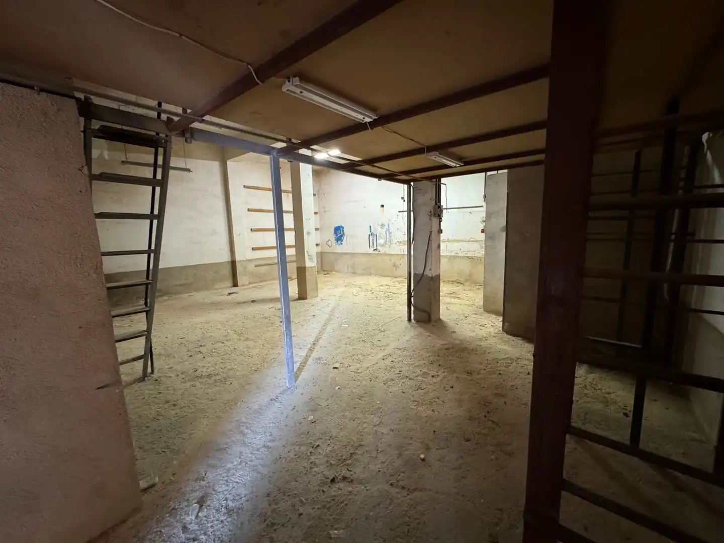 Gewerbefläche zum Verkauf in Carrer Abat Llort 6, imagen 4