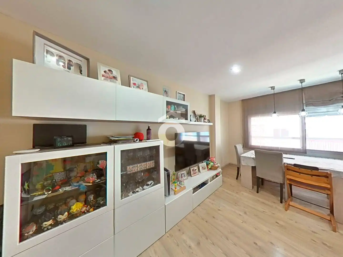 Sala de estar de Piso en venta en Sant Feliu de Llobregat con Aire acondicionado, Calefacción y Parquet