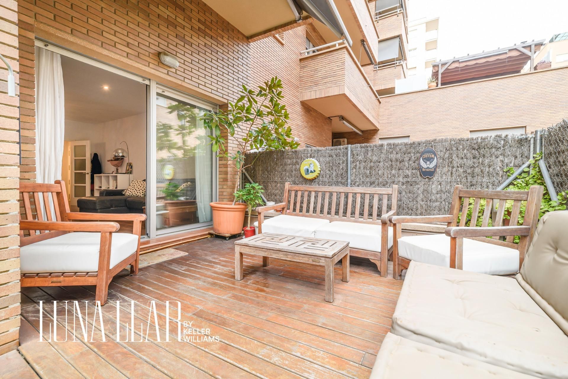 Terrassa de Planta baixa en venda en Castelldefels amb Aire condicionat, Calefacció i Jardí privat