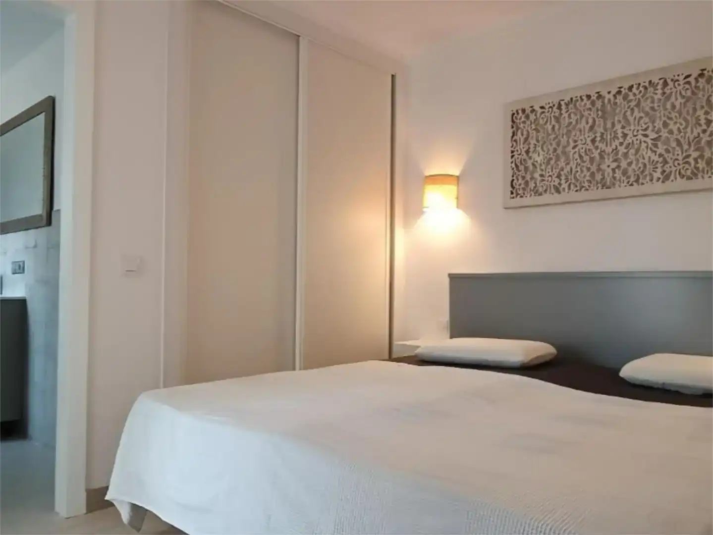 Dormitori de Apartament de lloguer en Pollença amb Aire condicionat, Jardí privat i Parquet