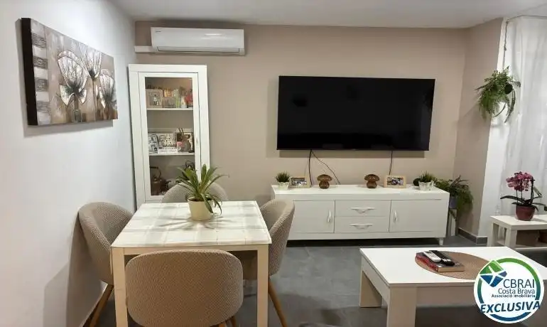 Sala d'estar de Apartament en venda en Roses amb Aire condicionat, Calefacció i Moblat