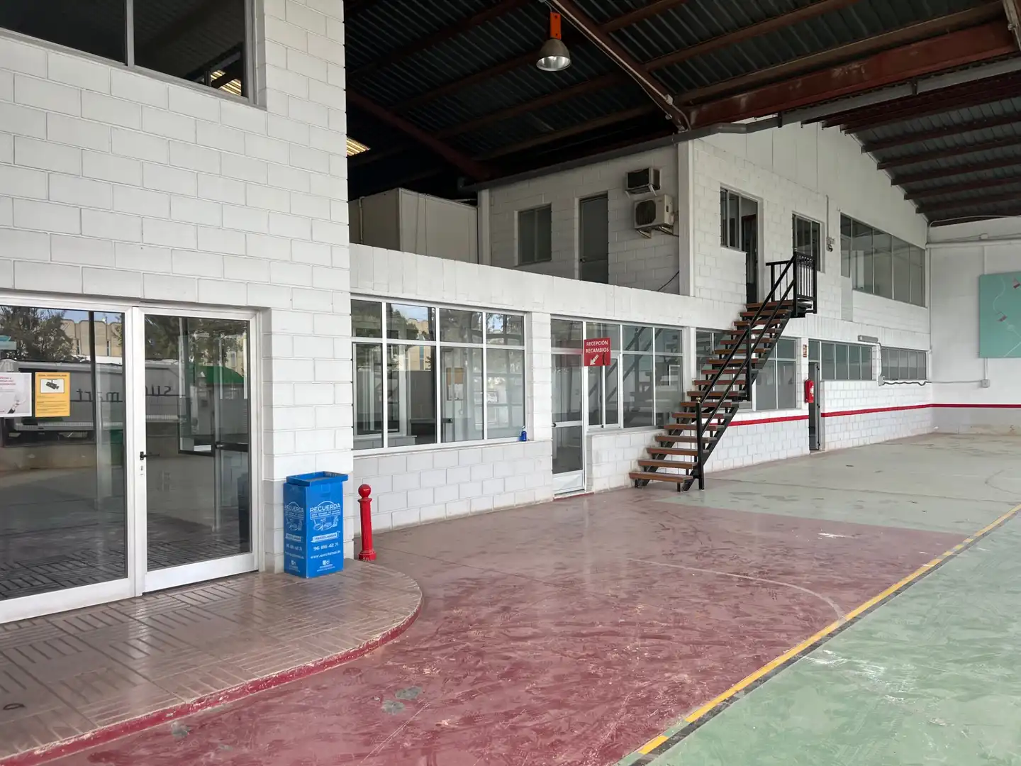 Nau industrial de lloguer en Quart de Poblet amb Alarma