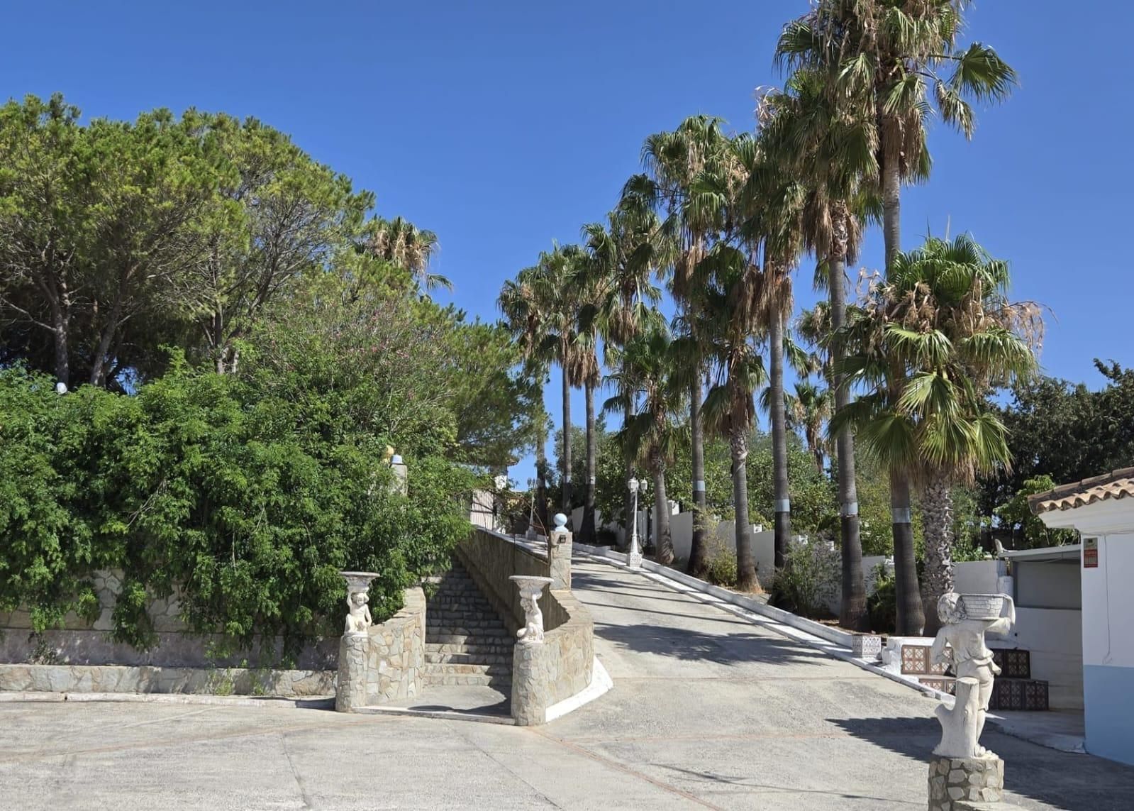 Exterior view of House or chalet for sale in Chiclana de la Frontera  with Air Conditioner, Private garden and Terrace