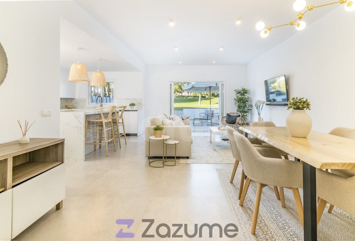 Sala d'estar de Casa adosada de lloguer en Marbella amb Aire condicionat, Calefacció i Jardí privat