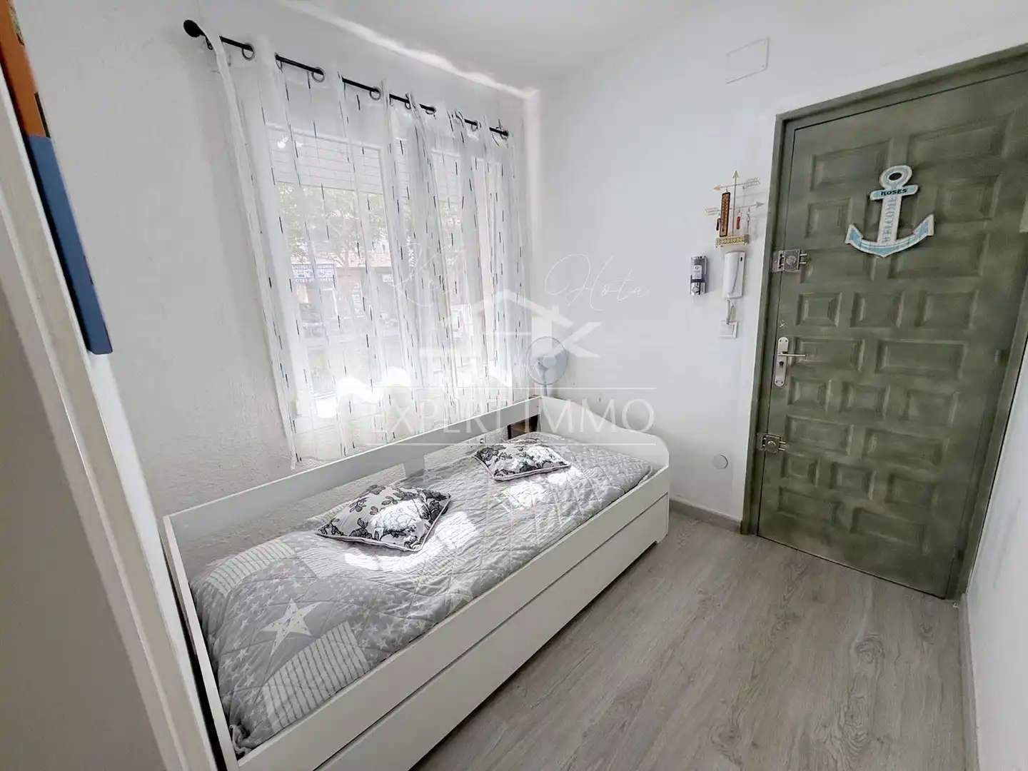 Habitación de Apartamento en venta en Roses con Amueblado y Piscina comunitaria
