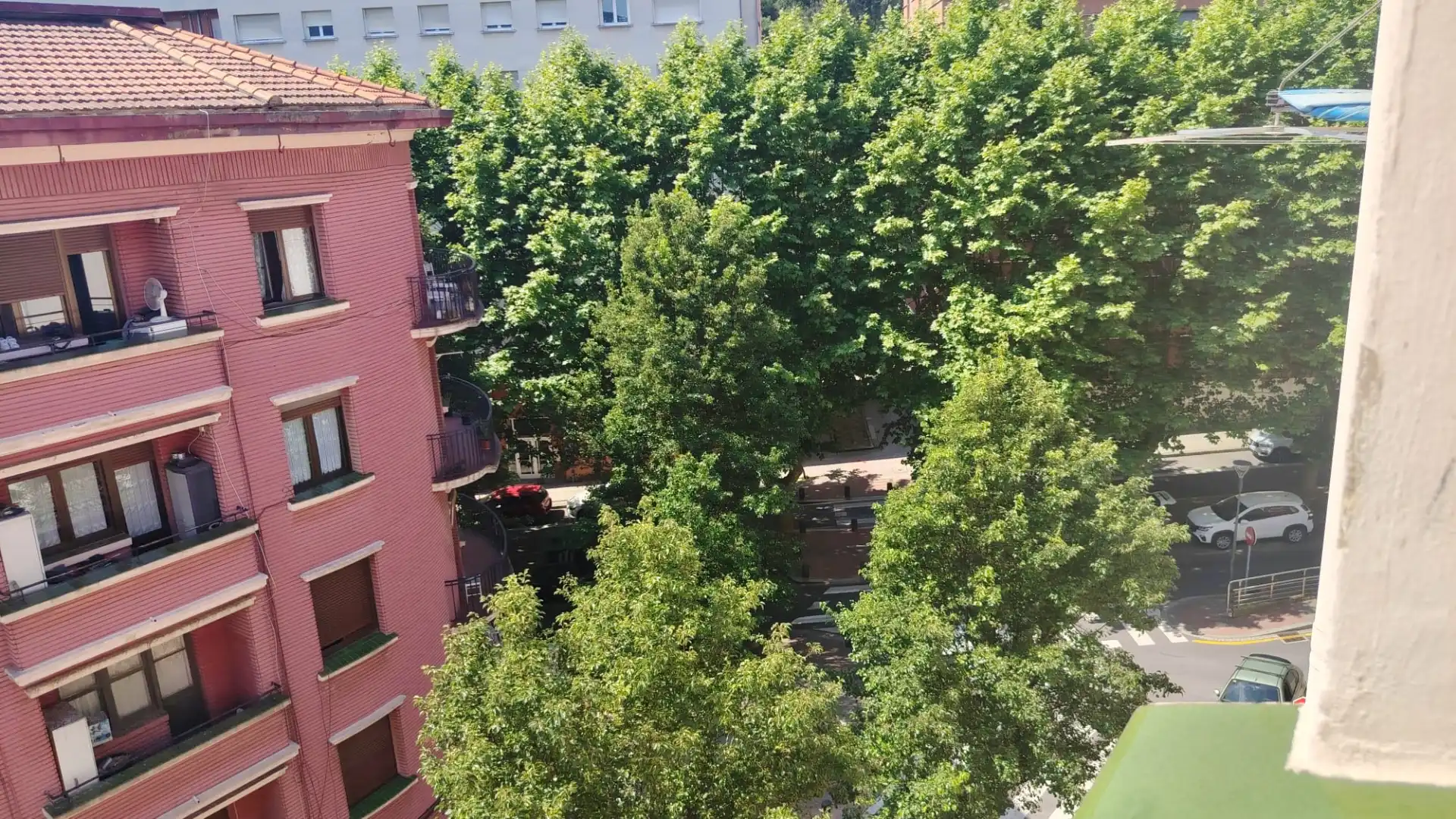 Vista exterior de Pis en venda en Bilbao  amb Calefacció, Moblat i Balcó