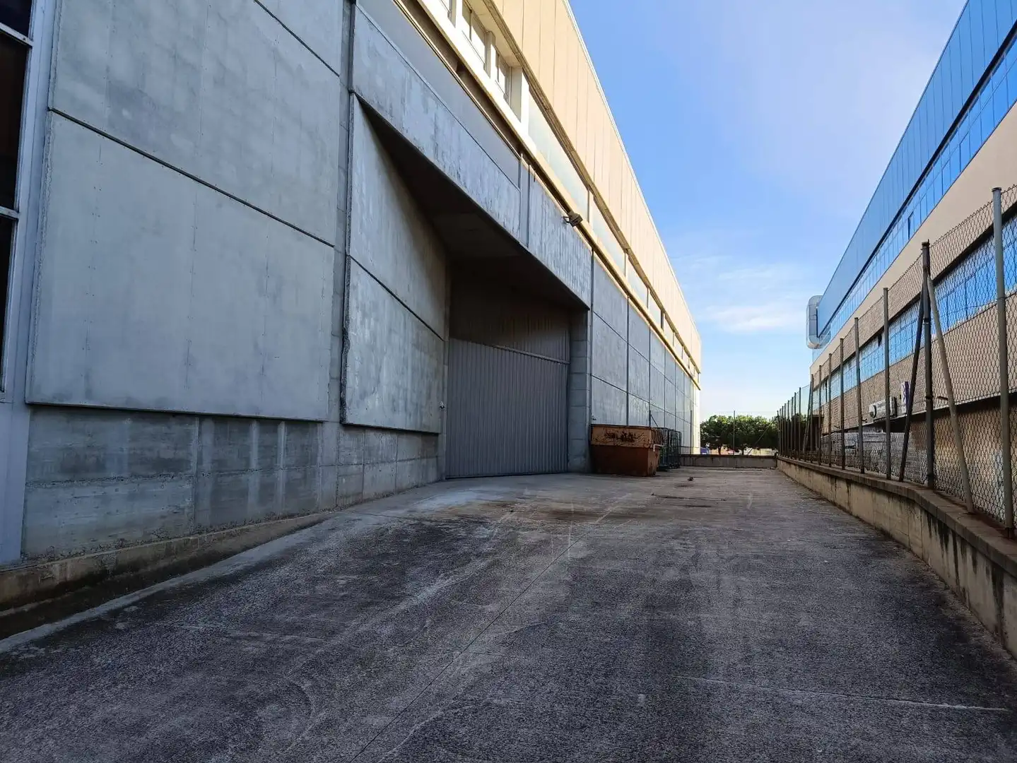 Außenansicht von Fabrikhallen zur Miete in L'Hospitalet de Llobregat