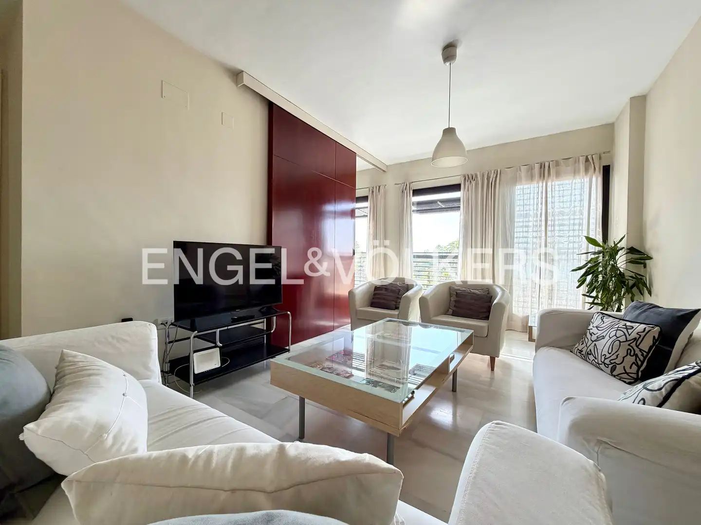 Living room of Flat for rent in Sevilla  with Air Conditioner, Heating and Storage room