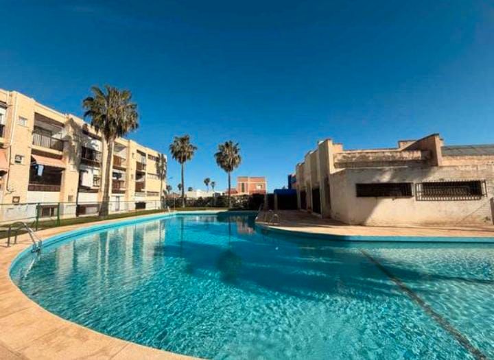 Piscina de Pis en venda en  Almería Capital amb Piscina comunitària