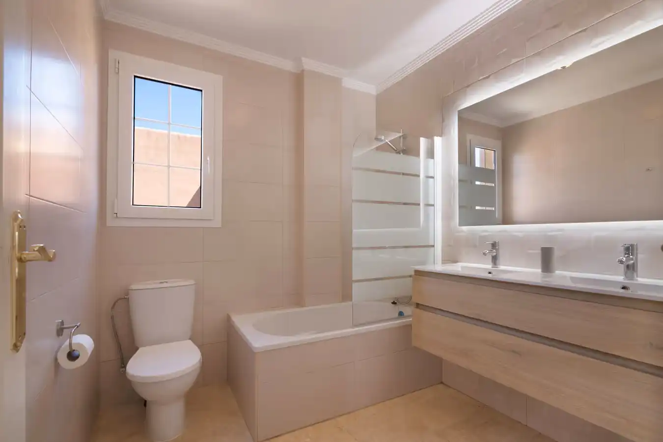 Baño de Casa o chalet de alquiler en Islantilla con Aire acondicionado, Calefacción y Jardín privado