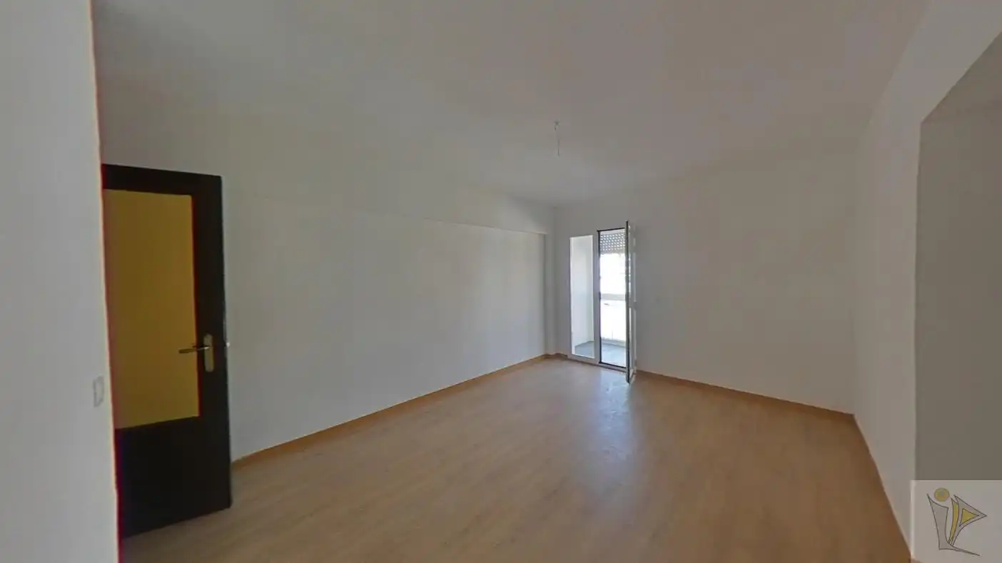 Piso en venta en CL LA BAÑEZA , Sudeste Industrial