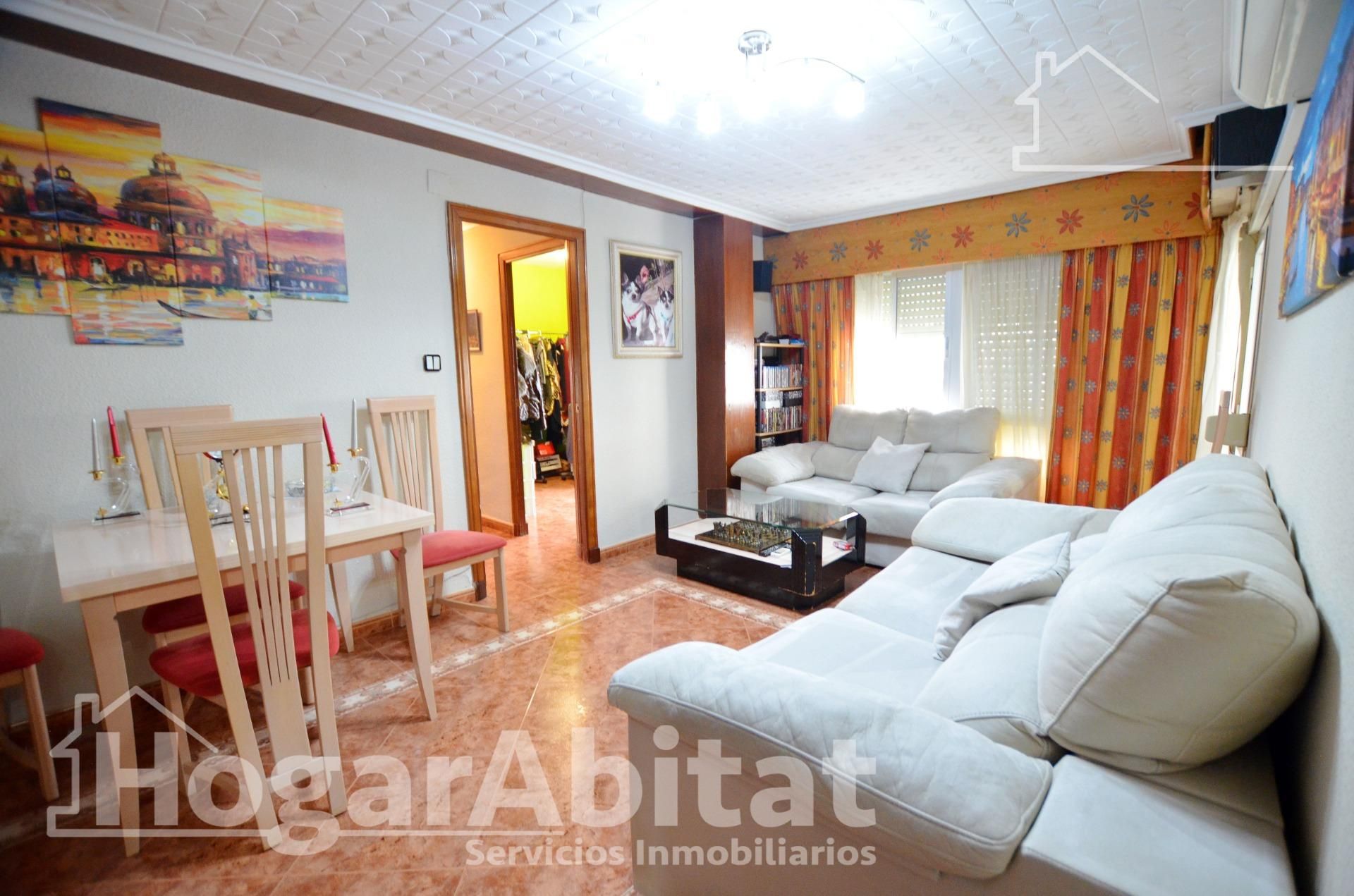 Living room of Flat for sale in Alicante / Alacant  with Air Conditioner, Heating and Storage room