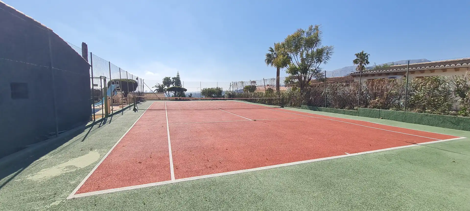 Außenansicht von Haus oder Chalet zum Verkauf in Calpe / Calp mit Klimaanlage, Privatgarten und Abstellraum