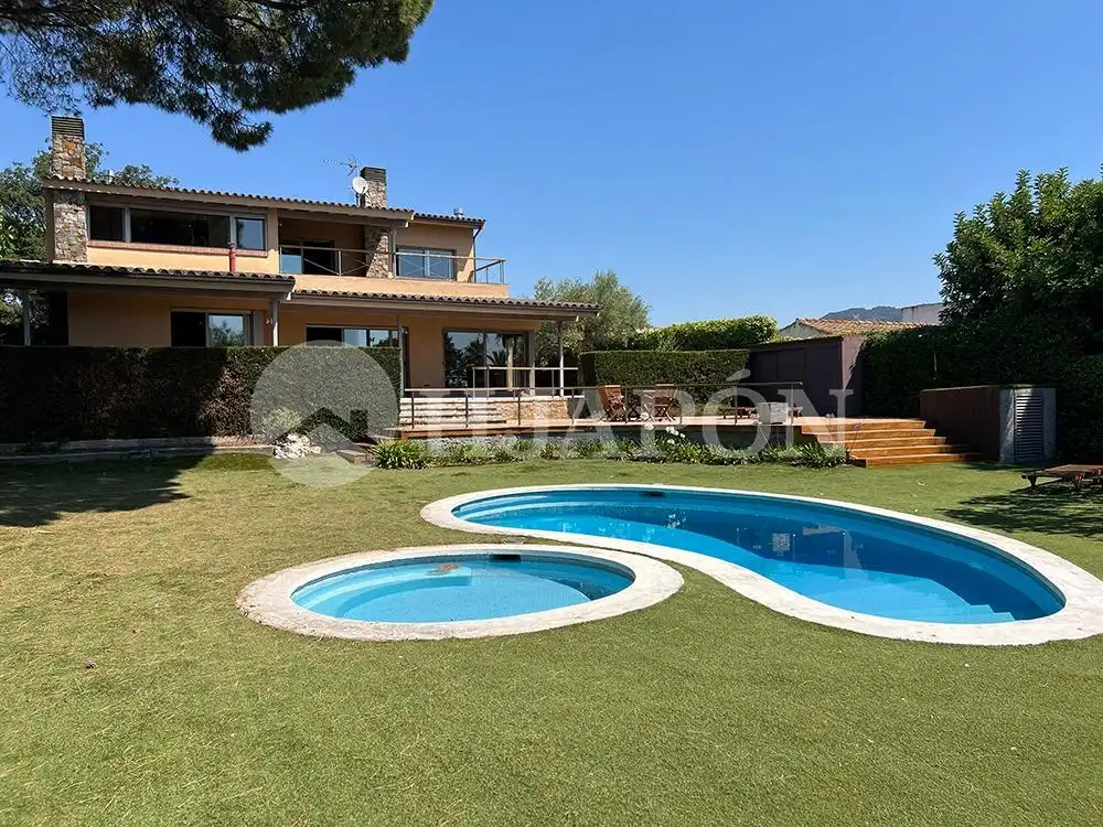 Jardín de Casa o chalet en venta en Alella con Aire acondicionado, Calefacción y Jardín privado