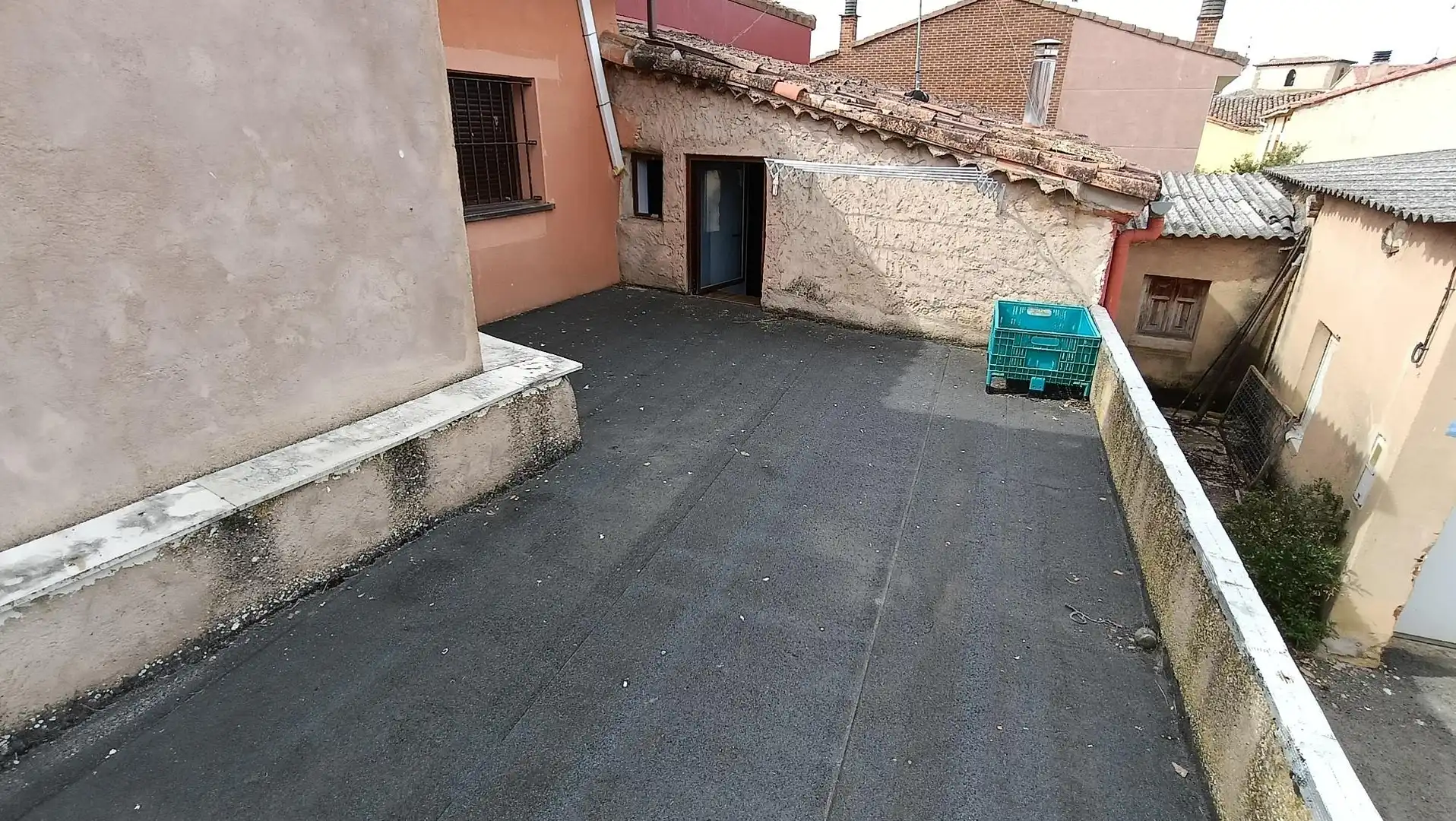 Parking of Detached homes for sale in Madrigal del Monte  with Heating and Terrace