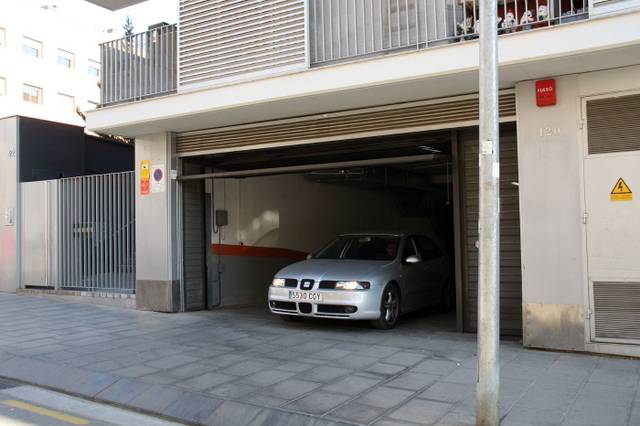 Garaje en Alquiler en Carrer Floridablanca, 120 en El Palau - Escorxador