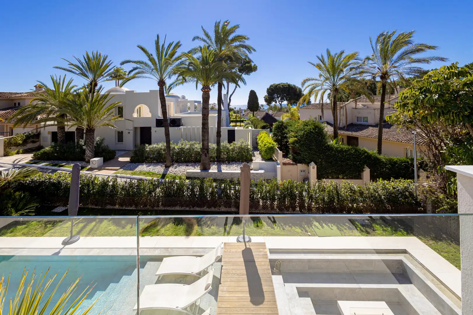 Vista exterior de Casa o xalet de lloguer en Marbella amb Calefacció, Jardí privat i Terrassa