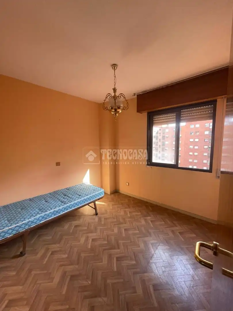 Habitación de Piso en venta en Madrid con Calefacción y Terraza